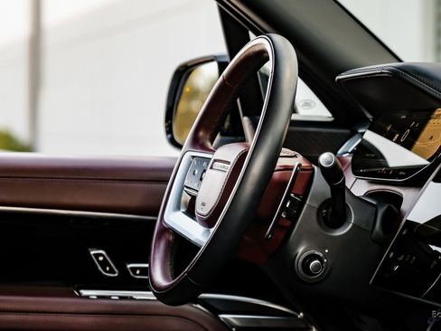 Used 2023 Land Rover Range Rover Long Wheelbase Autobiography image 48