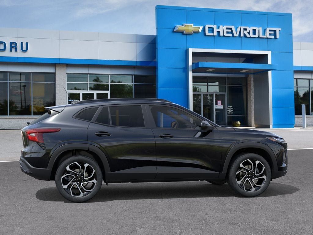New 2026 Chevrolet Trax RS w/ Sunroof Package FWD image 5