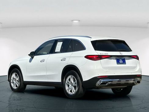 Used 2025 Mercedes-Benz GLC 300 image 4