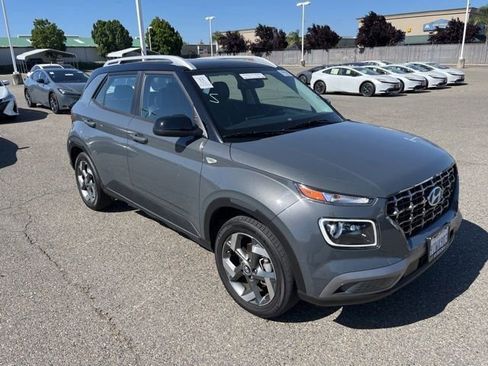 Used 2024 Hyundai Venue Limited FWD image 3