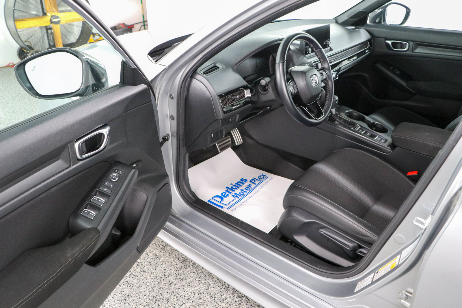 Used 2025 Honda Civic Sport image 3