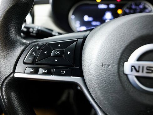 Used 2021 Nissan Versa SV image 27