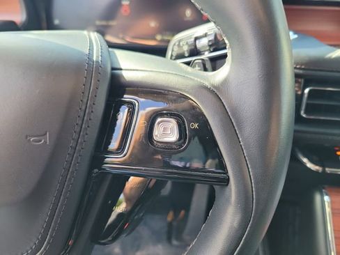Used 2024 Lincoln Aviator Reserve AWD/4WD image 17