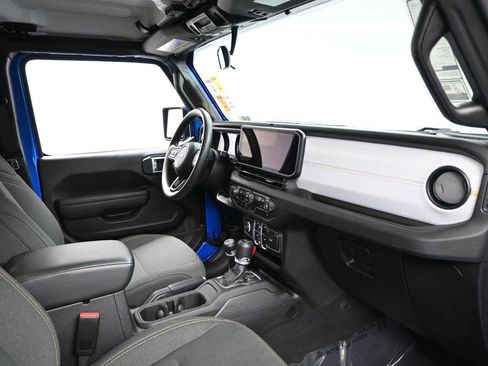 Used 2025 Jeep Wrangler Sport image 10