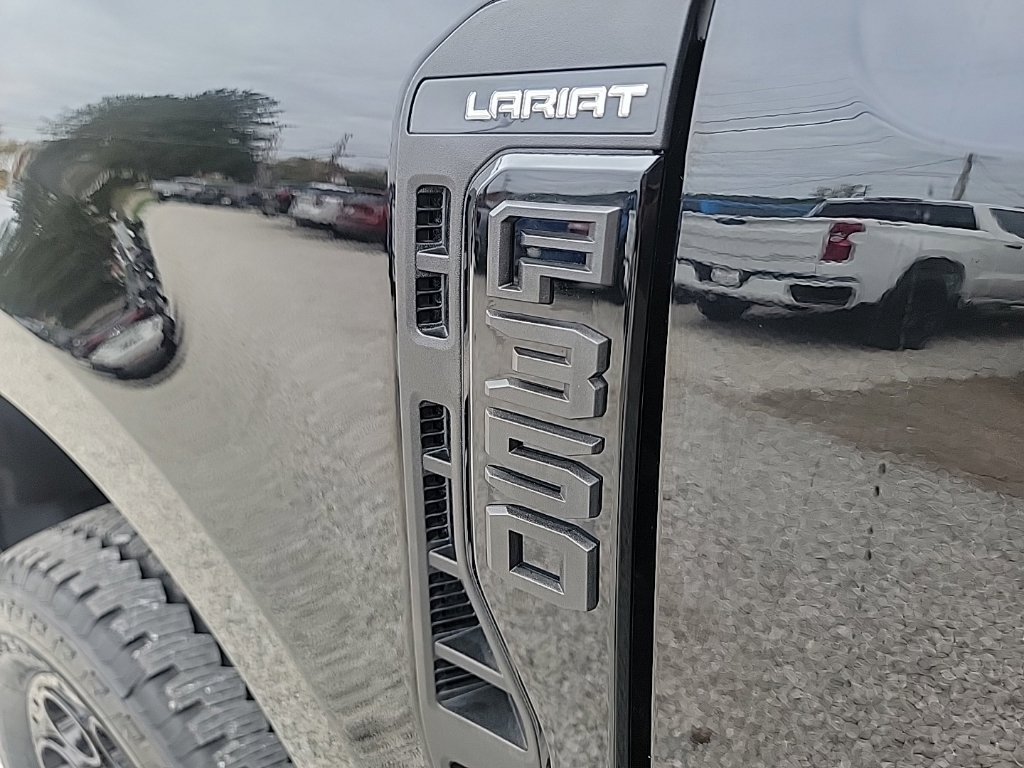 New 2026 Ford F350 Lariat w/ Black Appearance Package AWD/4WD image 9