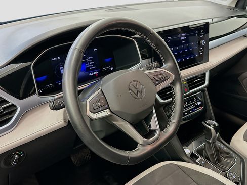Used 2025 Volkswagen Taos SE AWD/4WD image 18
