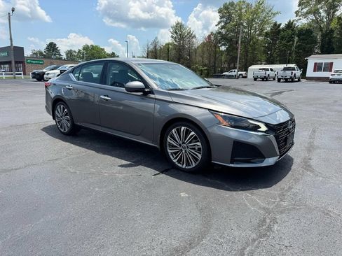 Used 2024 Nissan Altima 2.5 SL FWD image 4