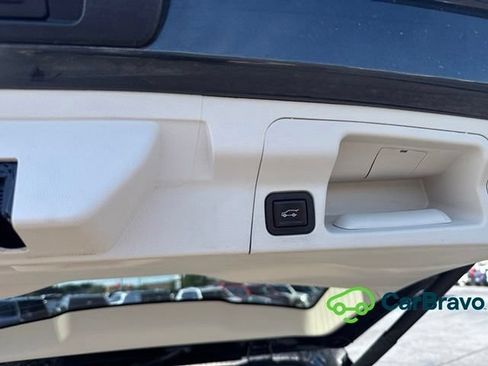 Used 2022 GMC Acadia Denali FWD image 10