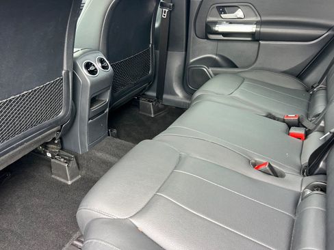 Used 2023 Mercedes-Benz GLB 250 image 29