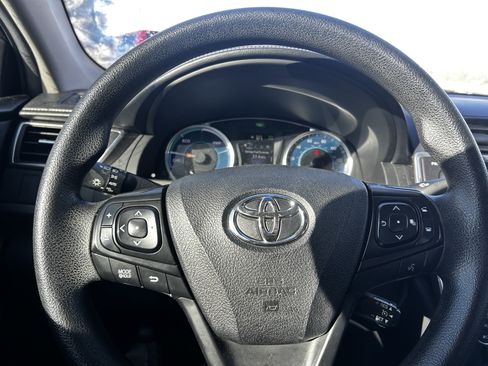 Used 2017 Toyota Camry LE image 17