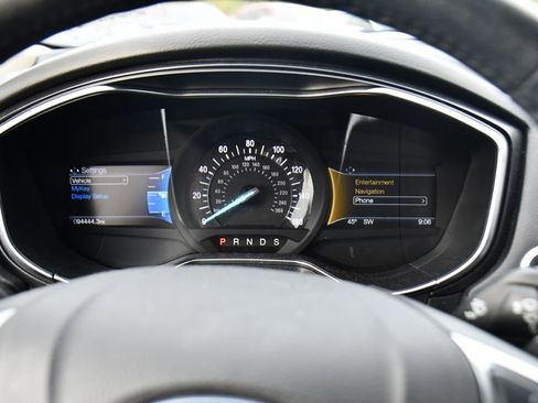 Used 2018 Ford Fusion Titanium FWD image 17