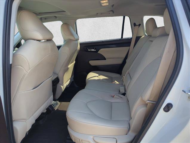 Used 2021 Toyota Highlander XLE FWD image 15