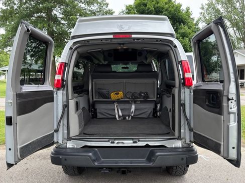 Used 2018 GMC Savana 3500 Extended RWD image 35
