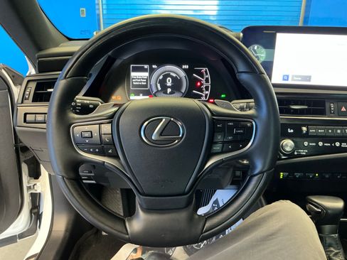 Used 2023 Lexus ES 300h Ultra Luxury FWD image 14