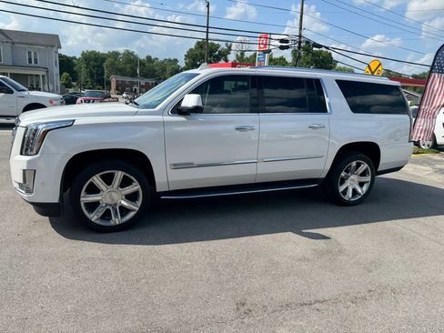 Used 2018 Cadillac Escalade ESV Luxury AWD/4WD image 7
