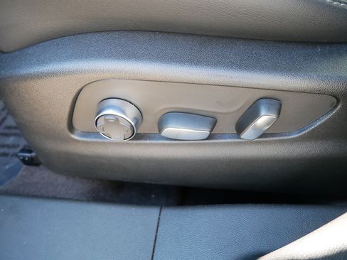 Used 2025 Cadillac XT4 Premium Luxury image 19