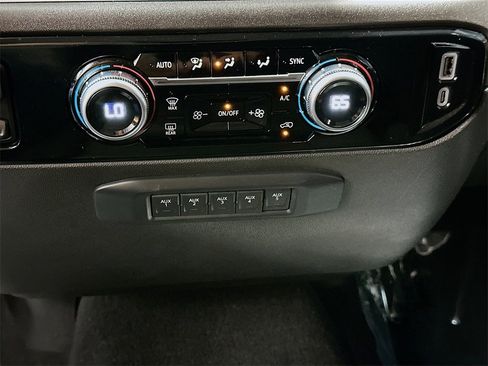 Used 2025 GMC Sierra 2500 SLE w/ Preferred Package image 16