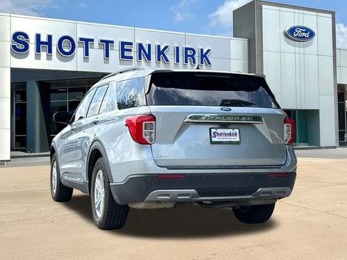 Used 2022 Ford Explorer XLT w/ Equipment Group 202A RWD image 6