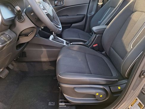 New 2024 Hyundai Venue Limited FWD image 11