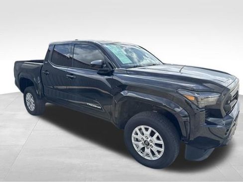 Used 2025 Toyota Tacoma SR5 RWD image 9