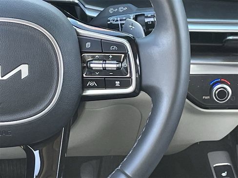 Certified 2025 Kia Sorento EX w/ EX Panoramic Sunroof Package image 23