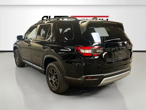 Used 2025 Honda Pilot TrailSport image 5