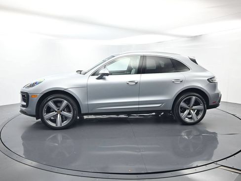 Certified 2025 Porsche Macan AWD/4WD image 2