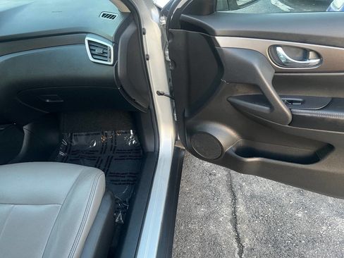 Used 2014 Nissan Rogue SV w/ SV Premium Package image 26