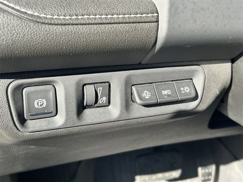 Used 2022 GMC Acadia SLT w/ Elevation Edition image 31