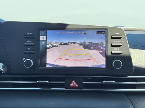 Certified 2025 Hyundai Elantra SE image 19