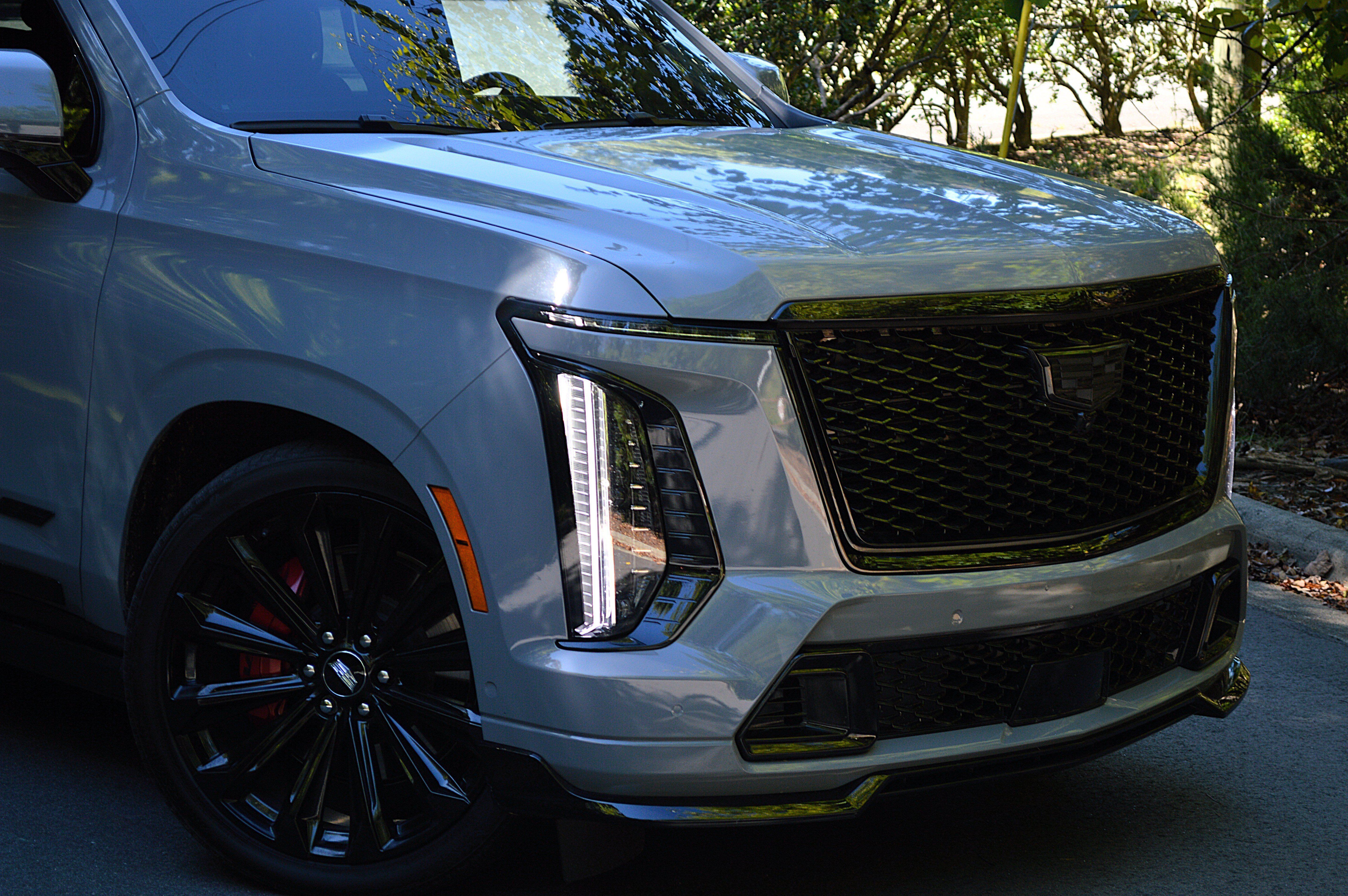 Used 2025 Cadillac Escalade V AWD/4WD image 2