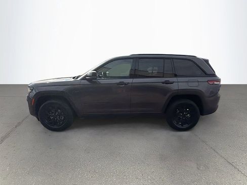 Used 2024 Jeep Grand Cherokee Altitude image 7