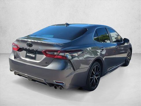 Used 2021 Toyota Camry SE FWD image 6