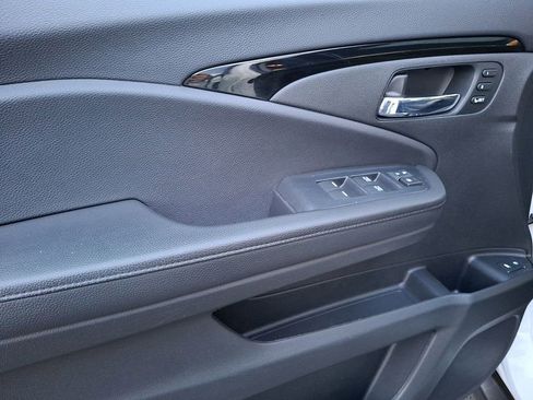 Used 2022 Honda Pilot Touring image 10