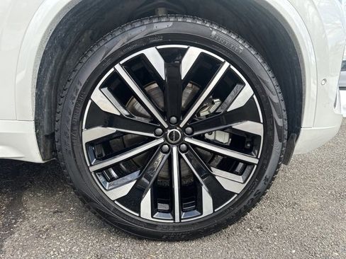Certified 2025 Volvo XC90 B6 Plus image 11