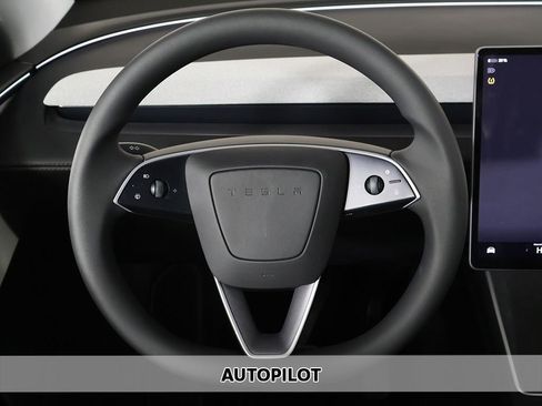 Used 2026 Tesla Model Y Long Range AWD/4WD image 3