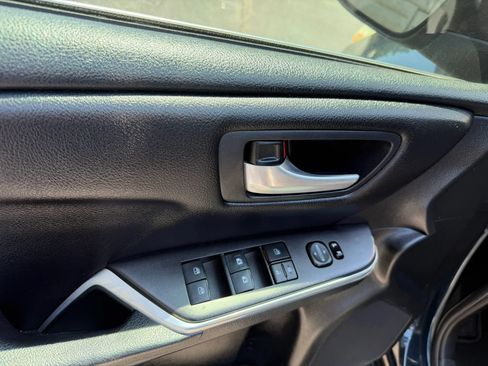 Used 2017 Toyota Camry LE FWD image 29