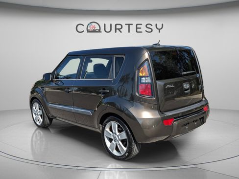 Used 2011 Kia Soul ! FWD image 4