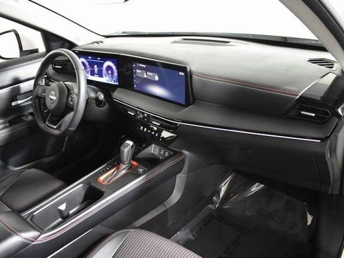 Certified 2025 Nissan Kicks SR w/ Illumination Package image 33