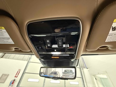 Used 2025 Land Rover Range Rover Long Wheelbase Autobiography image 72