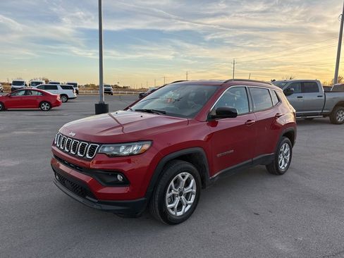 Used 2025 Jeep Compass Latitude image 7