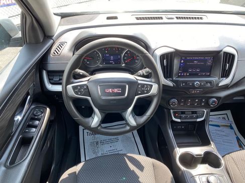 Used 2024 GMC Terrain SLE AWD/4WD image 19