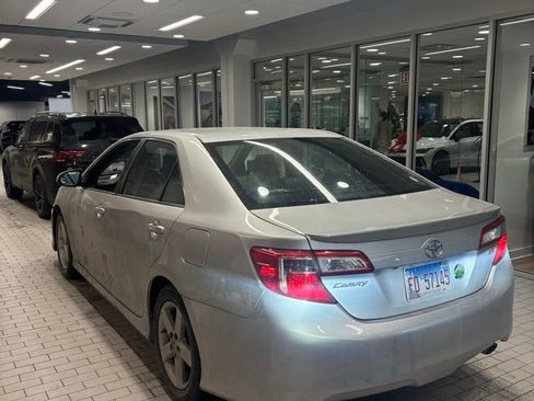 Used 2014 Toyota Camry SE image 4