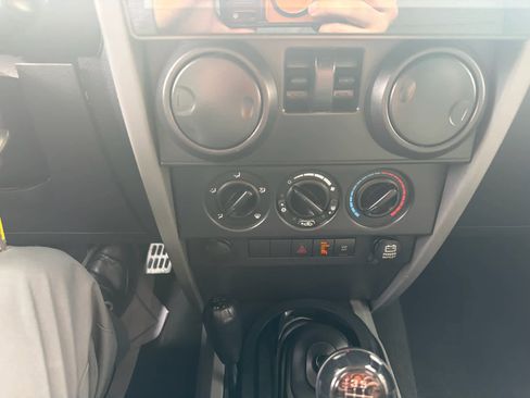 Used 2007 Jeep Wrangler Sahara w/ Dual Top Group image 19