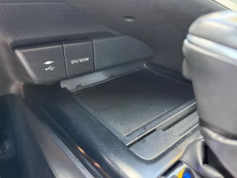 Used 2019 Toyota Camry SE FWD image 38