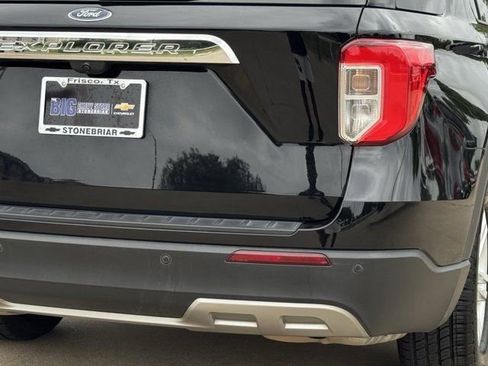 Used 2022 Ford Explorer XLT w/ Equipment Group 202A image 7