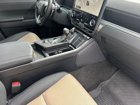 Used 2024 Lexus GX 550 image 20