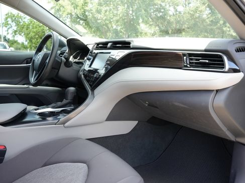 Used 2020 Toyota Camry LE FWD image 25