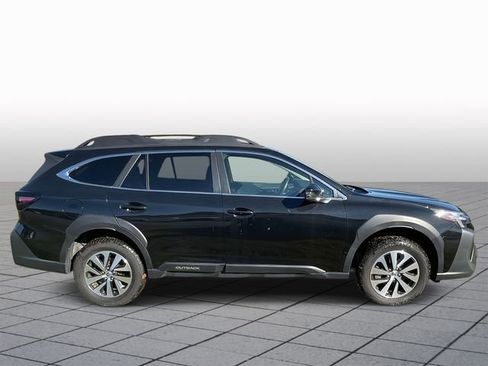 Used 2023 Subaru Outback Premium image 7