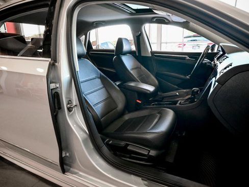 Used 2019 Volkswagen Passat 2.0T SE R-Line FWD image 25